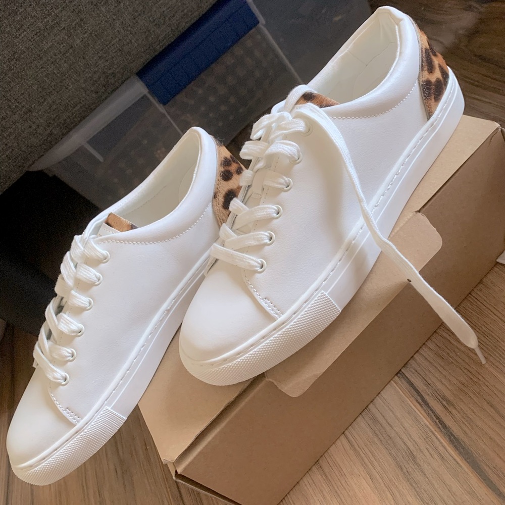 Road Trip Sneakers w Leopard Print Hair Trim